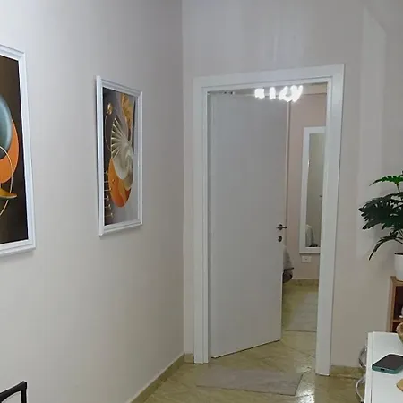 Art R *